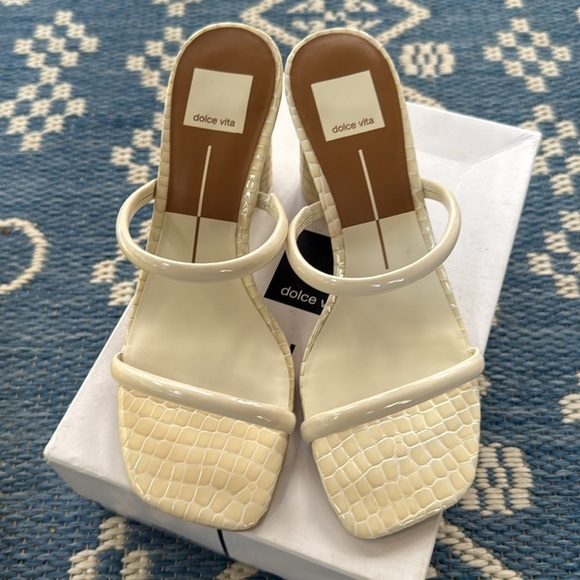 ✨ Dolce Vita Noles Patent Ivory Crocodile Leather Block Heels – Size 8 ✨ - Picture 2 of 5